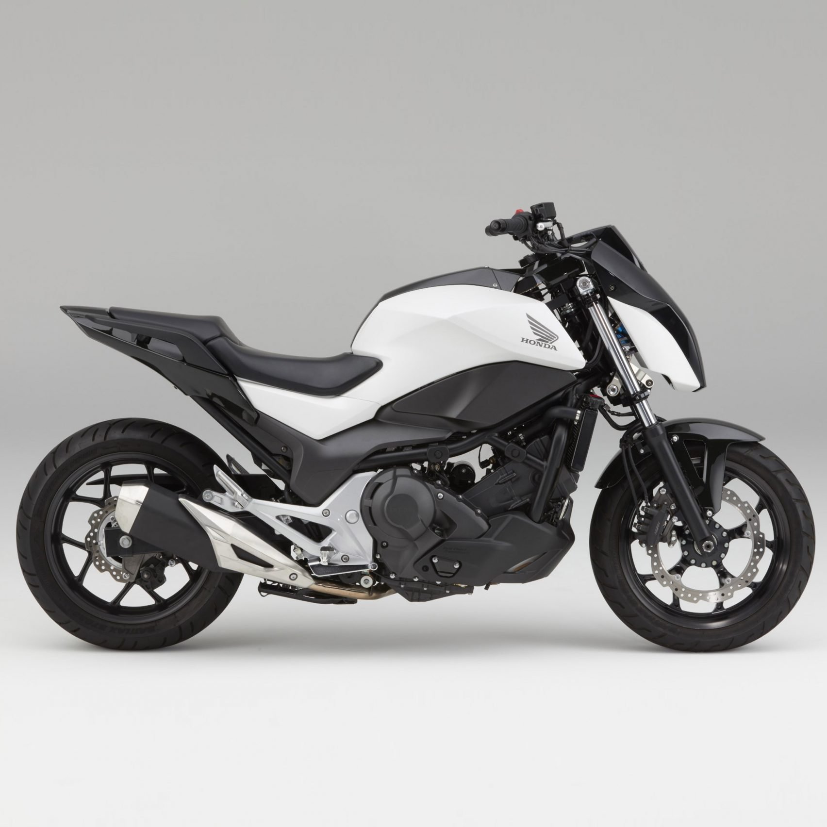 honda-self-balancing-motorcyle-transport-design-vehicles-motorcycles_dezeen_2364_col_0-1704x1704