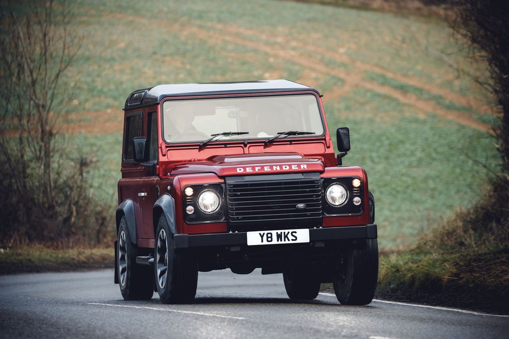 LAND ROVER DEFENDER V8 – 70TH EDITION