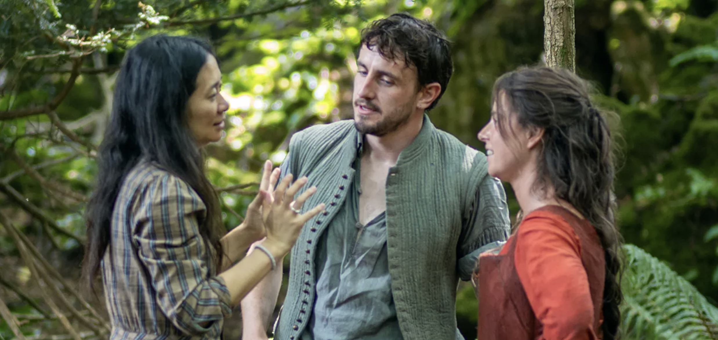 Chloé Zhao directs Paul Mescal and Jessie Buckley on the ‘Hamnet’ set. Agata Grzybowska : FOCUS FEATURES